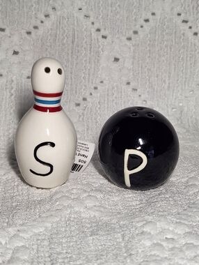 Bowling Set Salt And Pepper Shakers NWT Miniatures Bowling Pin And Ball
